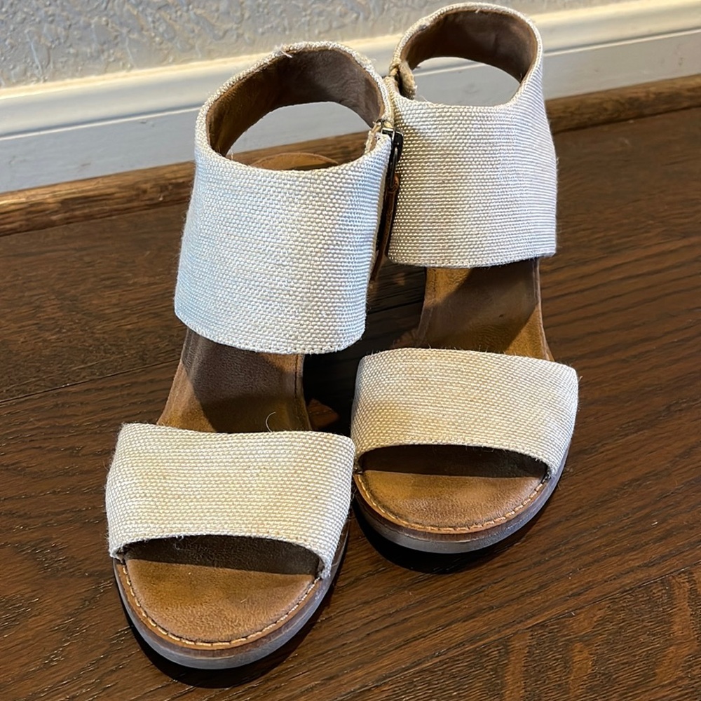 Toms shoes